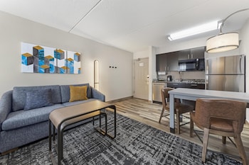 1 Bdrm Ste 2 Dbles NoSmk