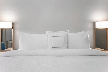 Room, 1 King Bed with Sofa bed, Hearing Accessible (Accessible Bathtub)