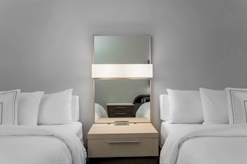 Room, 2 Queen Beds, Accessible Bathtub
