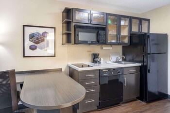 Suite, 1 Queen Bed, Non Smoking, Kitchen (with Sofabed; Full Kitchen)