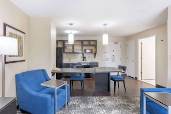 Suite, 1 Queen Bed, Accessible, Kitchen (with Sofabed; Full Kitchen)