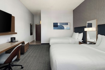 Room, 2 Double Beds (Mobility Accessible, Tub)