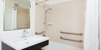 Studio Suite, 1 Queen Bed, Accessible Bathtub