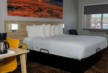 Room, 1 King Bed, Non Smoking