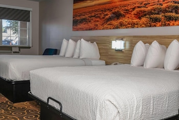 Room, 2 Queen Beds, Non Smoking