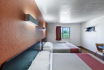Deluxe Room, 2 Queen Beds, Non Smoking