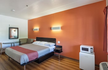 Deluxe Room, 1 King Bed, Non Smoking, Refrigerator & Microwave