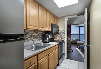 Deluxe Condo, 1 Bedroom Ocean Front (2 Queen Beds