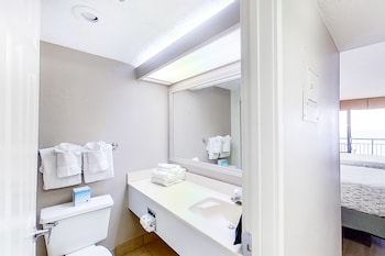Room (Studio, Deluxe 2 Queen Beds)