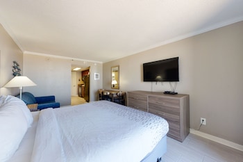 Room (Studio, Deluxe 1 King Bed, Oceanfront)