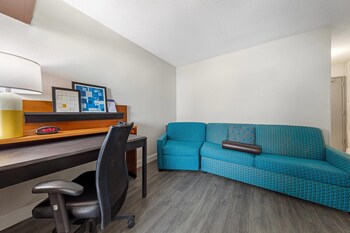 Suite, 1 King Bed, Non Smoking (Upgrade)