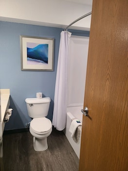 Standard Room, 1 King and 1 Queen