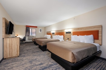 Family Room, 3 Queen Beds