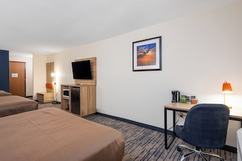 Family Room, 3 Queen Beds