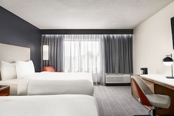 Room, 2 Queen Beds (Mobility/Hearing Accessible, Tub)