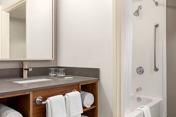 Room, 2 Queen Beds (Mobility/Hearing Accessible, Tub)