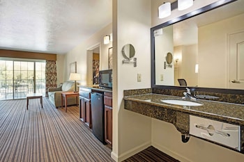 Suite, 1 King Bed, Non Smoking, Fireplace