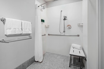 Room, 2 Queen Beds (Mobility/Hearing Access, Roll-In Shwr)