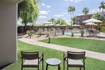 Room, 1 King Bed, Poolside (View)