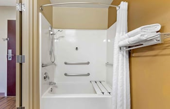 Studio Suite, 1 Queen Bed, Accessible, Non Smoking
