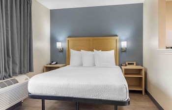 Deluxe Studio, 1 Queen Bed with Sofa bed, Non Smoking