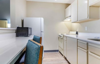 Deluxe Studio, 1 Queen Bed with Sofa bed, Non Smoking
