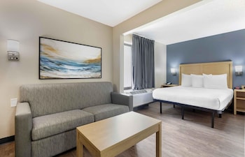 Deluxe Studio, 1 Queen Bed with Sofa bed, Non Smoking