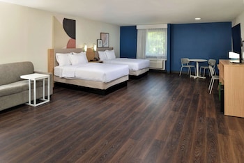 Room (2 Queen Beds with Sofabed)