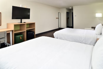 Room, 2 Queen Beds, Accessible, Bathtub (Mobility & Hearing)