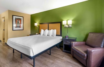 Studio, 1 King Bed, Non Smoking