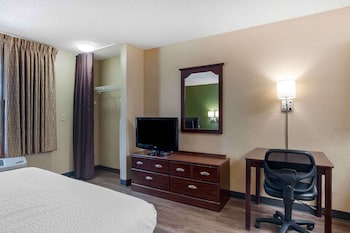 Studio (One Queen Bed, Non-Smoking)