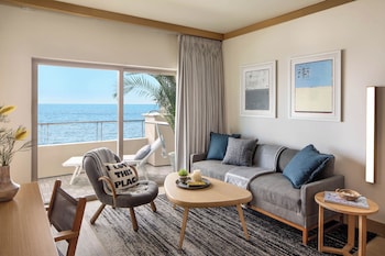 Junior Suite, 1 King Bed, Balcony, Oceanfront (Fireplace)