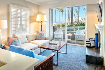 Suite, One King Bed, Partial Ocean View