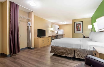 Studio, 1 King Bed, Non Smoking