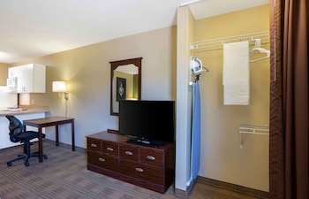 Studio, 1 King Bed, Non Smoking