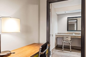 Room, 1 King Bed, Accessible