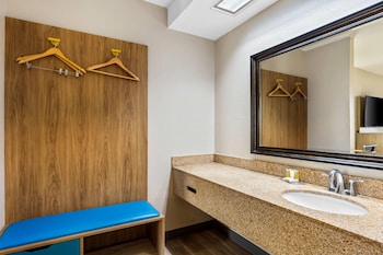 Basic Double Room, 2 Double Beds