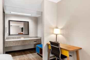 Standard Room, 1 King Bed