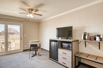 Standard Room, 2 Queen Beds, Partial Ocean View