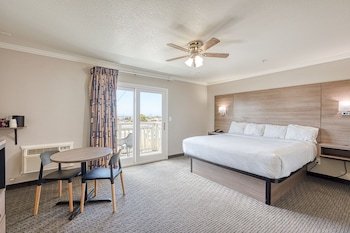 Standard Room, 1 King Bed, Partial Ocean View