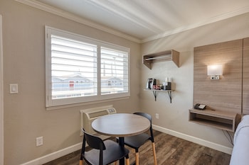 Suite, 1 King Bed
