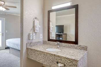 Standard Room, 1 King Bed, Partial Ocean View