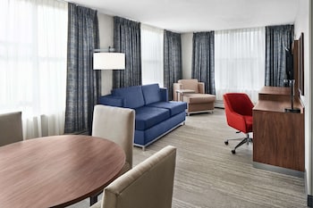 Suite, 1 King Bed with Sofa bed, Non Smoking