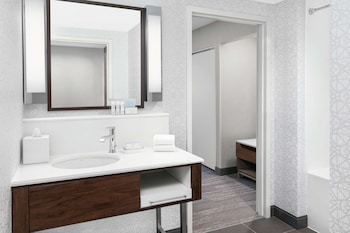 Suite, 1 King Bed, Non Smoking