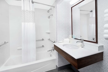 Room, 1 King Bed, Accessible, Bathtub