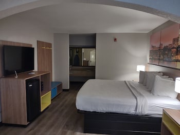 Standard Room, 1 King Bed, Smoking