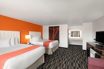 Suite, 2 Queen Beds, Non Smoking, Microwave