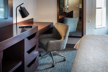 Suite, 1 King Bed, Non Smoking, Fireplace