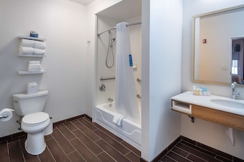 Suite, 1 King Bed, Accessible, Non Smoking