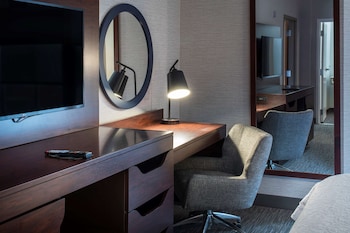 Suite, 1 King Bed, Accessible, Non Smoking